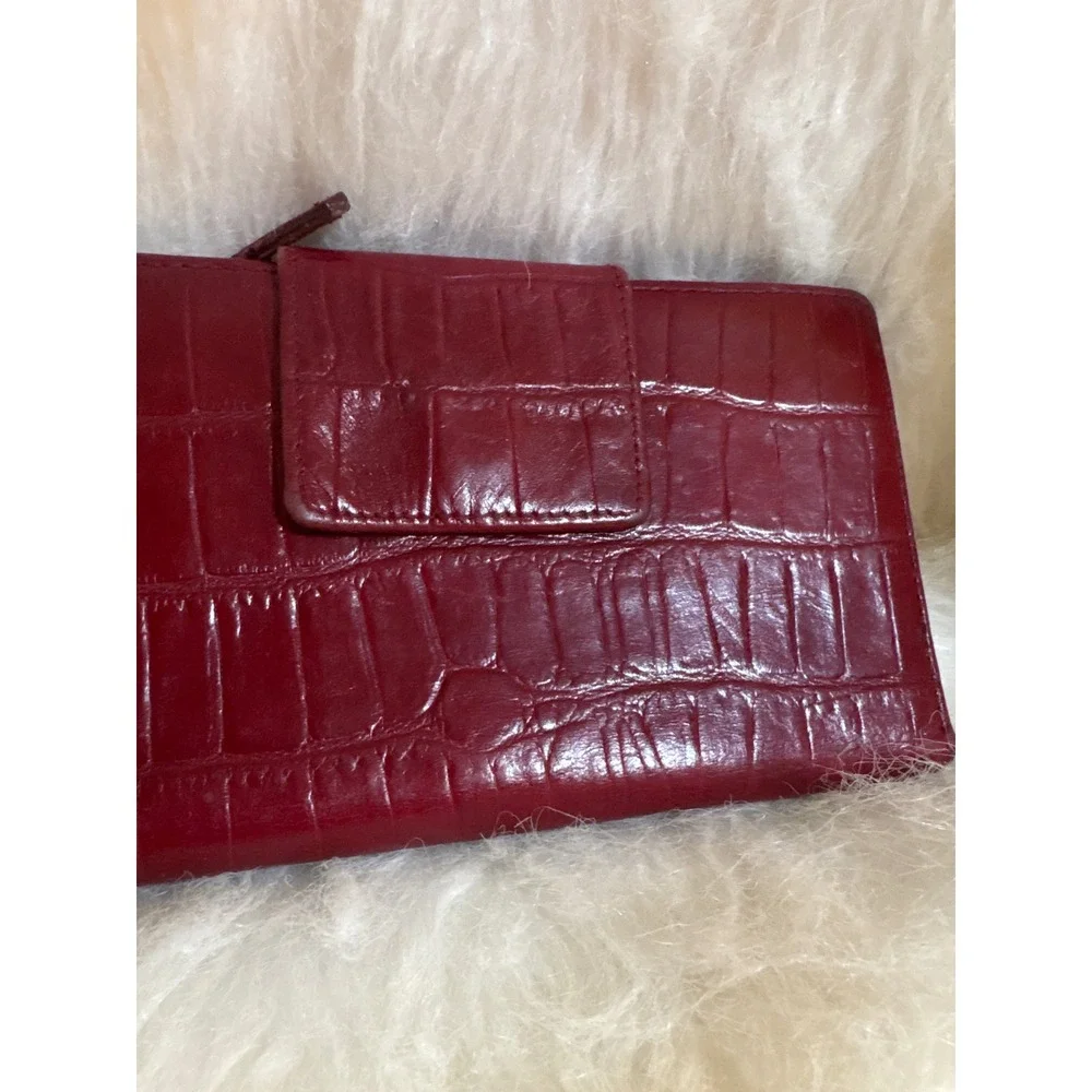 Mundi Wallet Womens OS Italian Calfskin Red Crocodile Embossed Leather